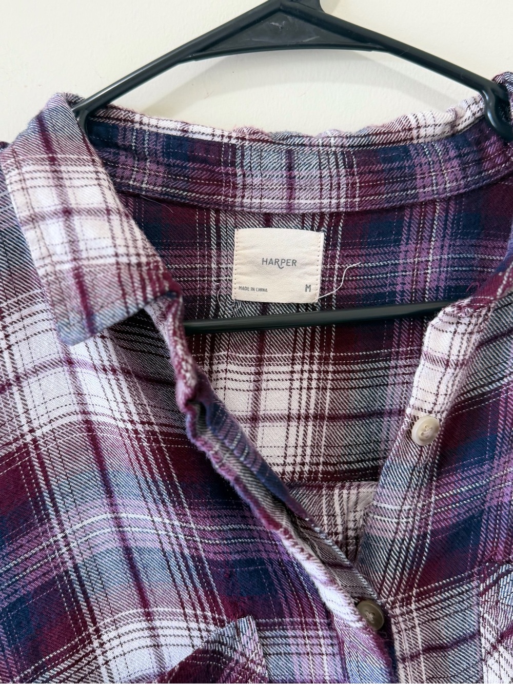 Francesca’s Harper Open Back Plaid Button Down Shirt Burgundy Navy Size M - Picture 4 of 5